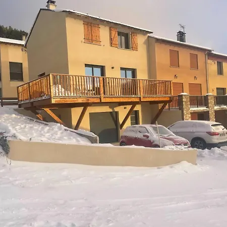 A De Type 4 Terrasse Formigueres